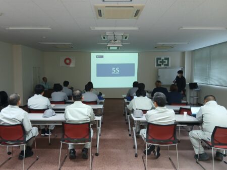 社内の勉強会が開催されました