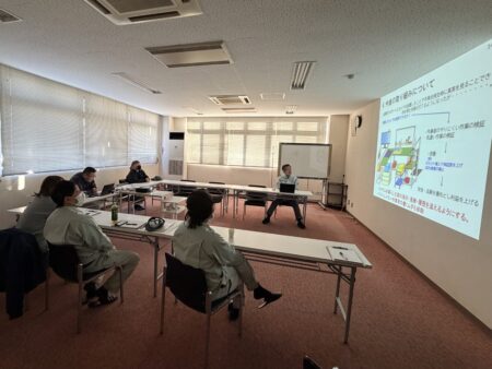 社内の勉強会が開催されました